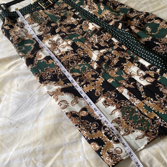 Maxi A-line front Pleated Skirt with front slit - Picture 5 of 7